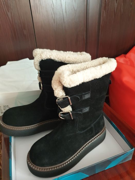 Продаю теплые сапожки.