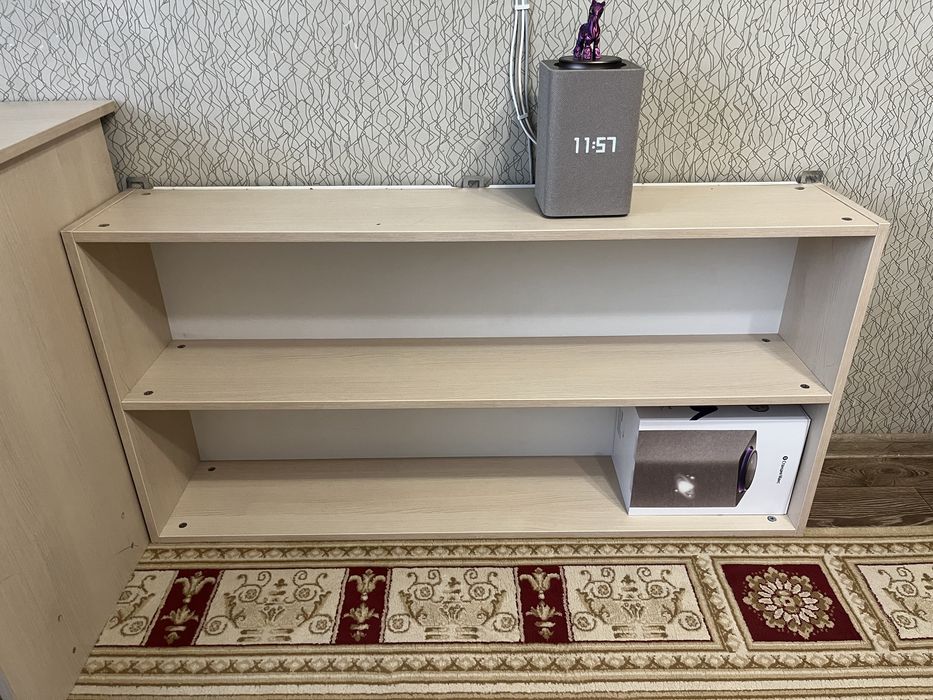 Стол с навесной полкой