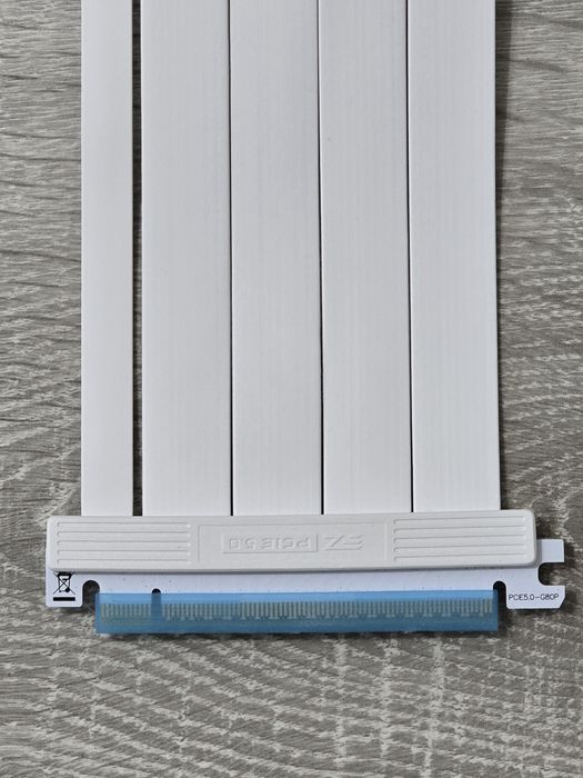 Cablul Riser PCIe 5.0 X16 EZDIY-FAB 128GB/s – Alb, 20 cm