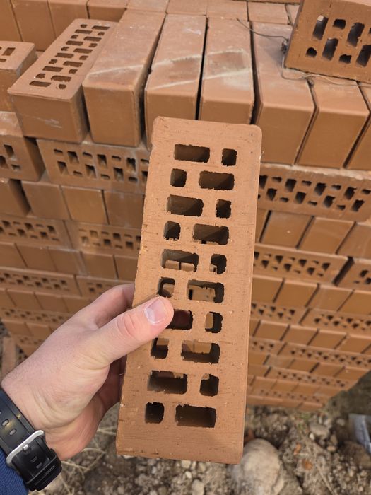 Кирпич произ Украина