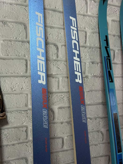 лыжи, три пары и ботинки