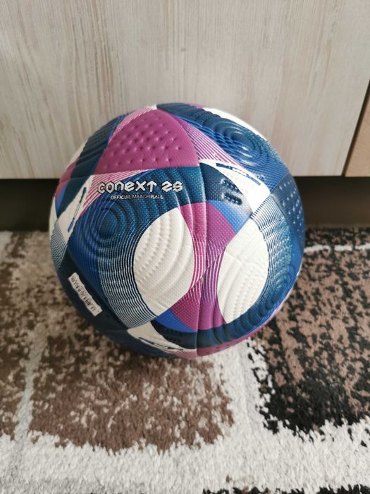 Футболна топка за тренировки и мачове. Чисто нова. Размер 5