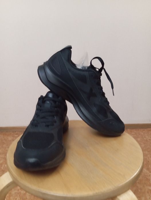 Продам новые кроссовки Xtep