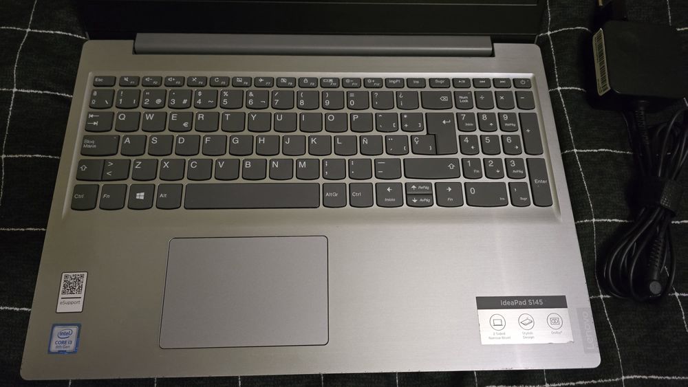 Lenovo IdeaPad S145 cu tastatura Spaniola
