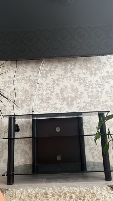 Продам столик в отличном состоянии