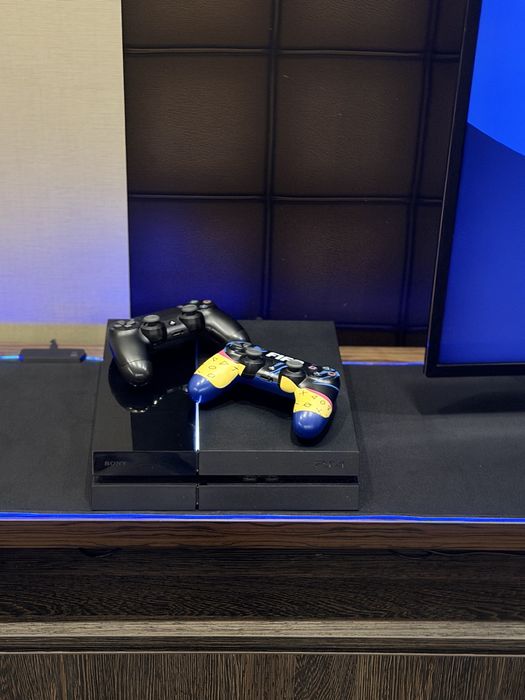 PlayStation 4 в отличном состояни