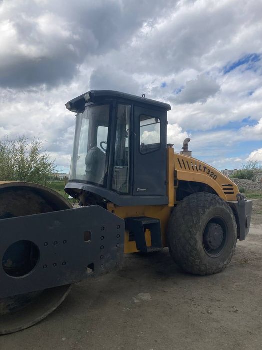 Грунтовый каток 20т