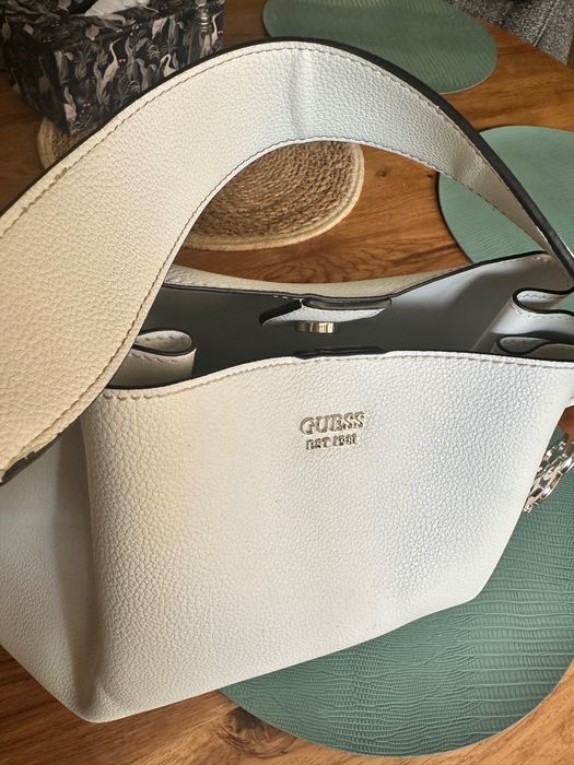 Дамска Бяла чанта Guess