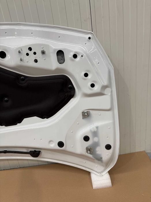Оригинален Преден Капак За БМВ У06 8737107 BMW U06 Mineral-Weiss Metallic