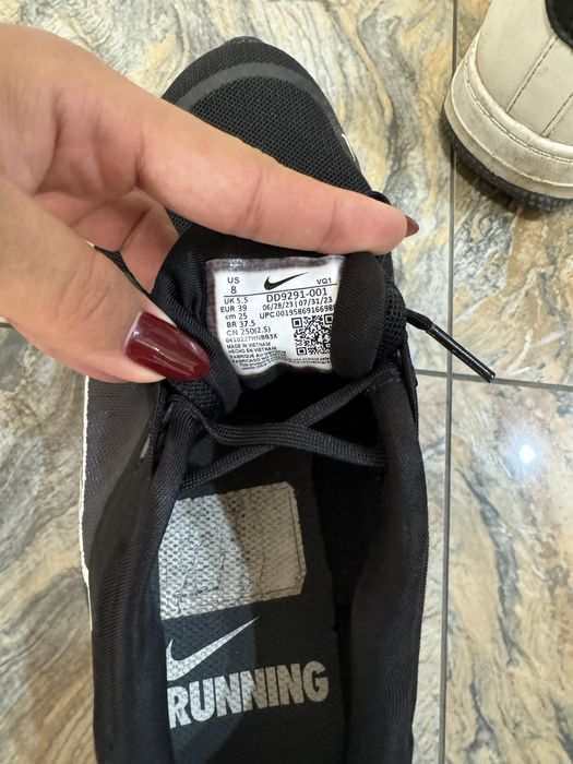 Кроссовки за 2000