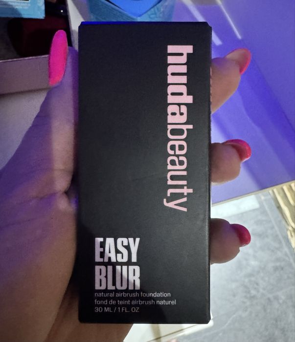 Huda Beauty Easy Blur Natural Airbrush Foundation