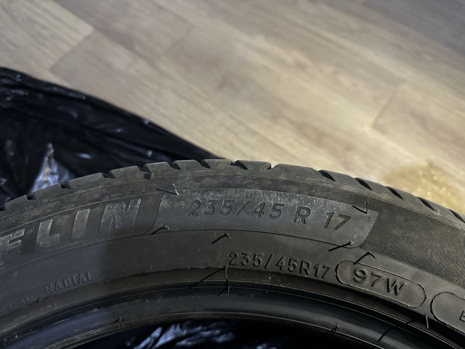 Шины размер 235/45/17 MICHELIN