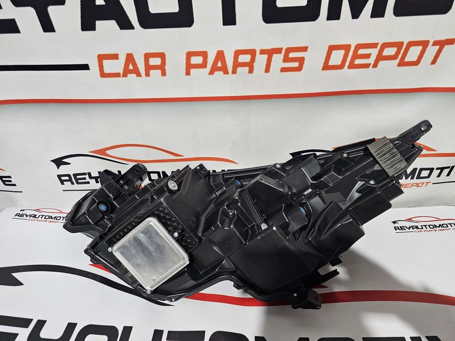 Far dreapta prisma led Toyota CHR C-HR 2 dupa 2023 cod 81110-F4510-00