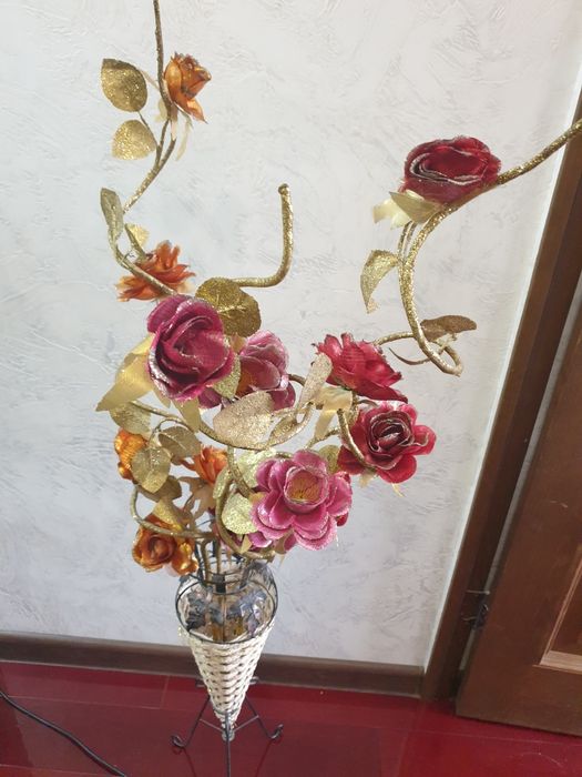 Продам Вазу с розами
