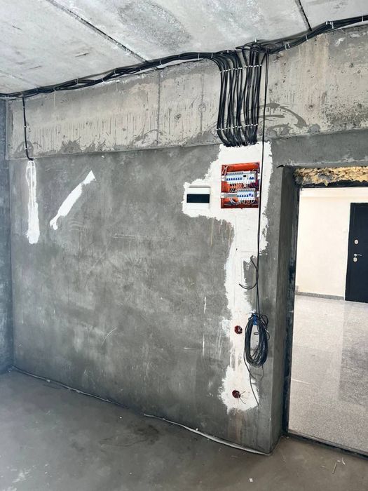 Продаётся 4 комнатная на максима горького