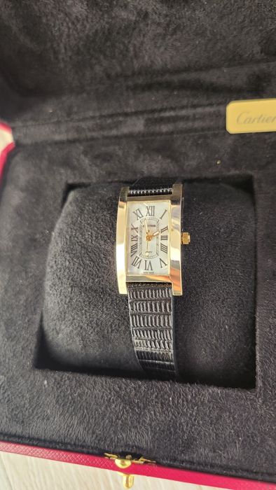 Золотые женские часы Cartier