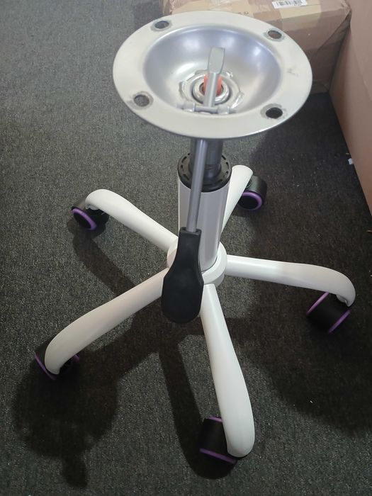 Baza scaun reglabila 42-55 cm, cu roti negre si mov, alb