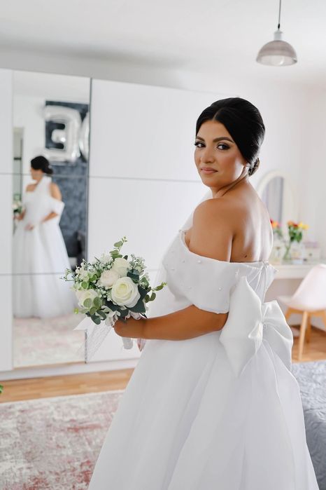 Vand rochie de mireasă