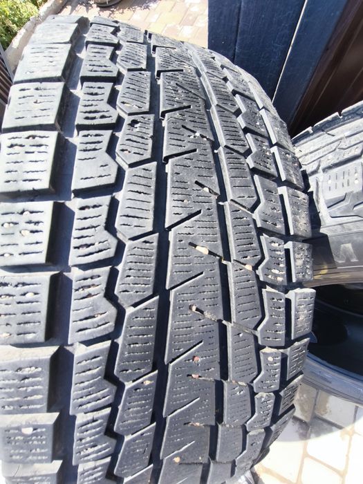 Продам зимние шины 265/70/17