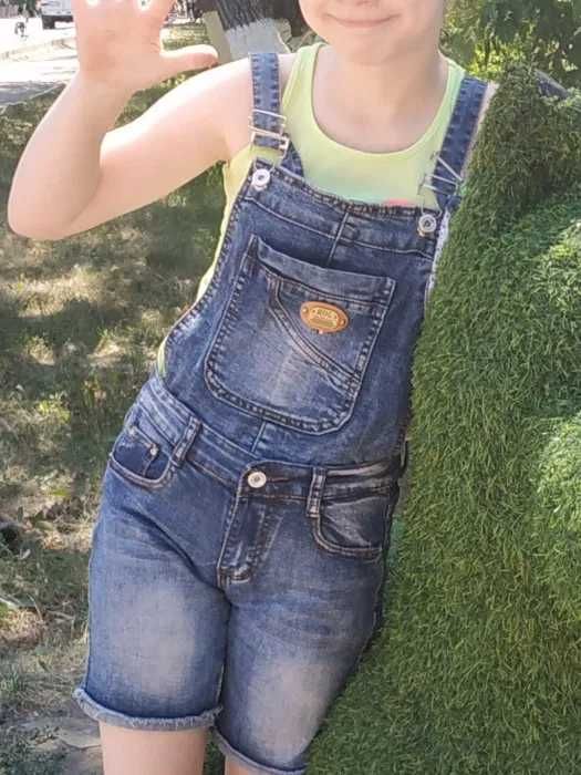 Шорты -комбинезон джинсовые. ( 9-11 лет)