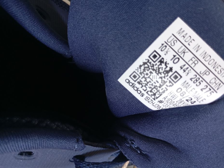 Adidas оригинал новые 44 размер