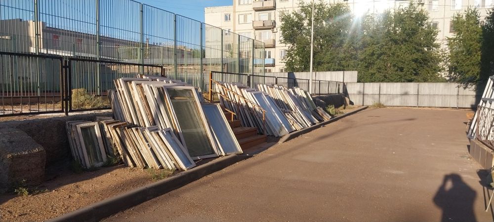 Оконные проемы разных размеров.
