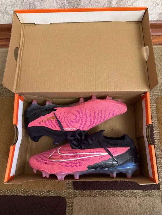 Новые бутсы Nike Phantom gx