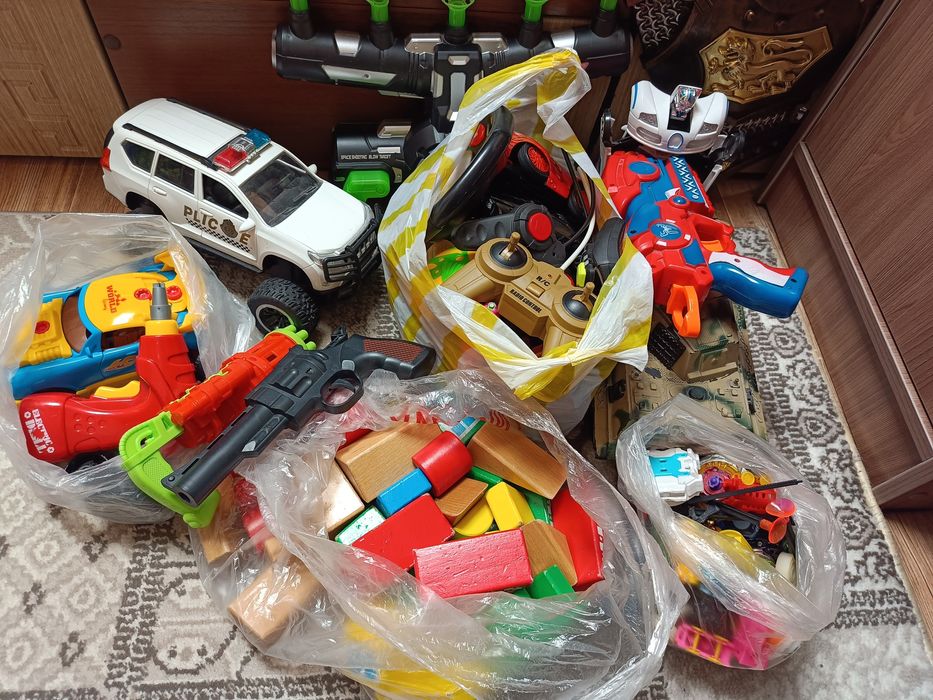 Продам игрушки разные