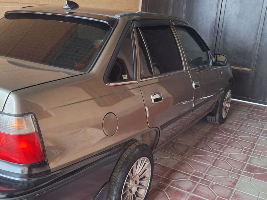 Nexis 1 sotiladi yili 2000