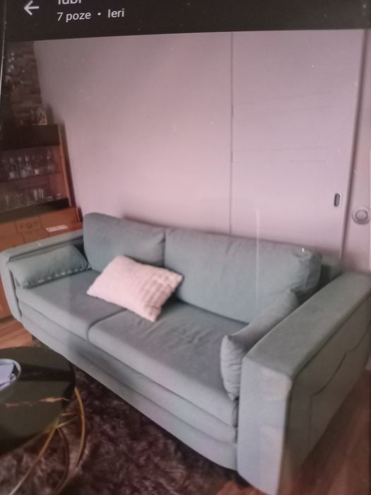 Vand canapea foarte puțin folosita cu lada de depozitare