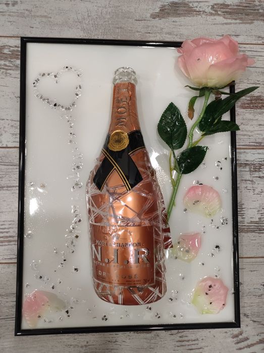 Картини с маркови бутилки