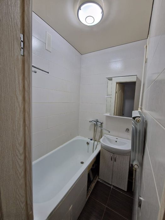 Продаётся 4 комн Революция