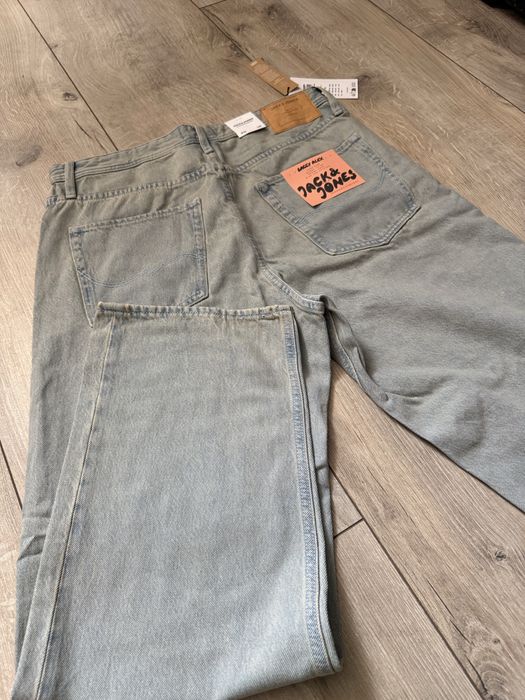 Blugi Jack & Jones, noi cu etichetă