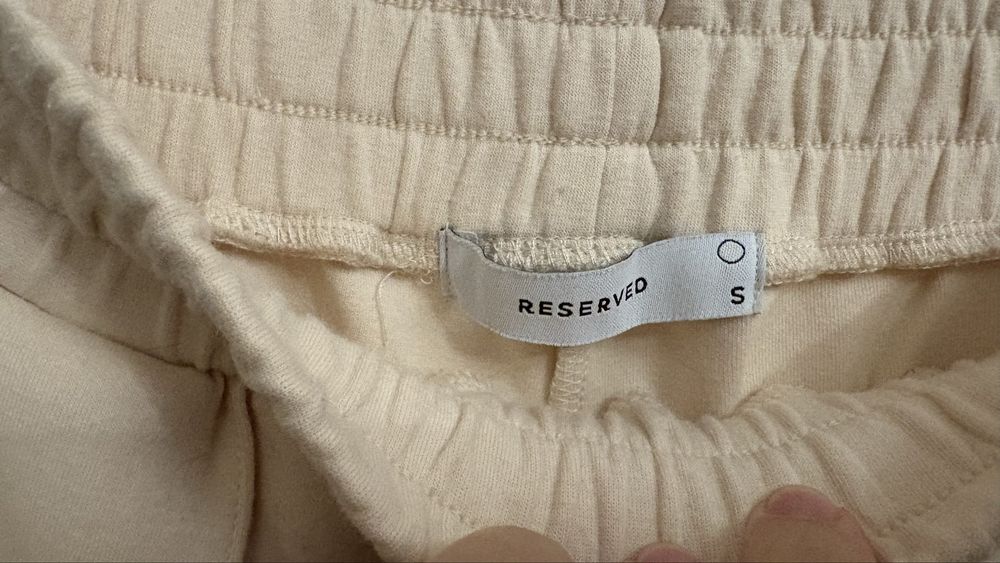 Панталон с ръб Reserved