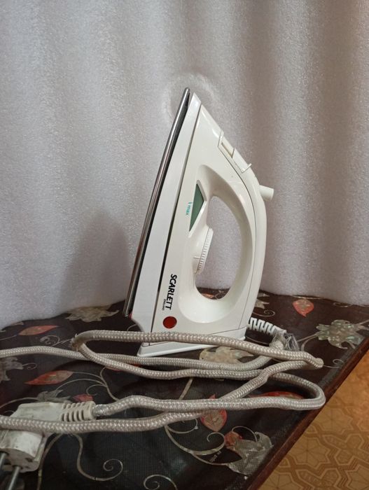 Продаю  утюг Скарлет