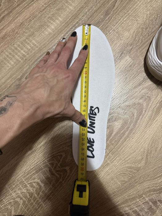 Чисто нови маратонки