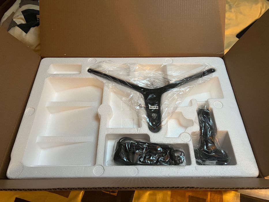 Monitor curbat SAMSUNG LC27R500FHUXEN, 27" AMD FreeSync, Full HD, 60Hz