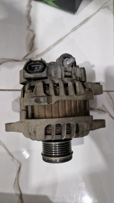 Продам генератор на KIA ceed