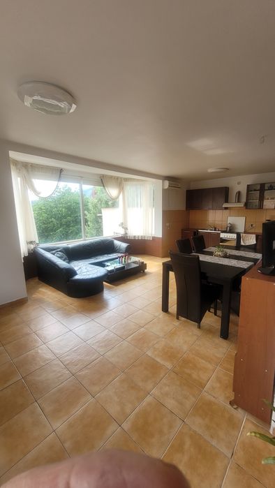 Închiriez casa în Piatra Neamț