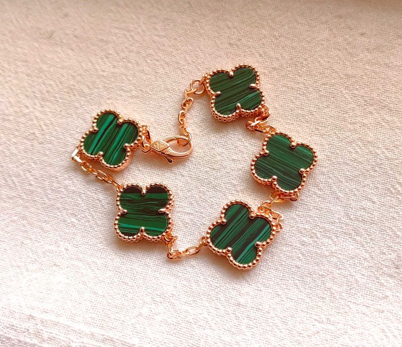 Златна гривна с 5 детелини от зелен малахит, Van Cleef & Arpels VCA