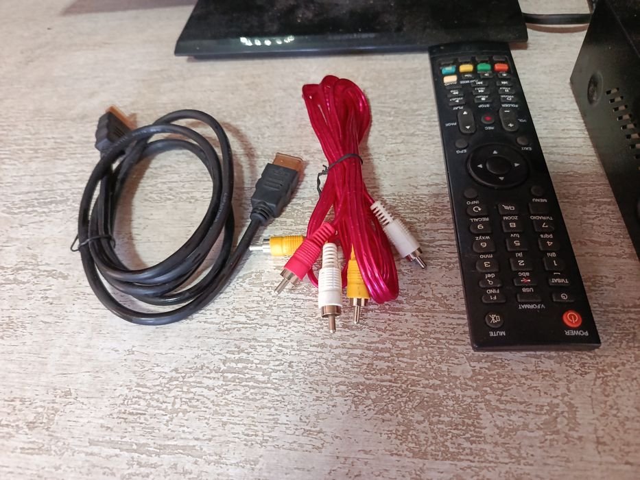 Televizor sotiladi tuner pult kabellari bilan birga