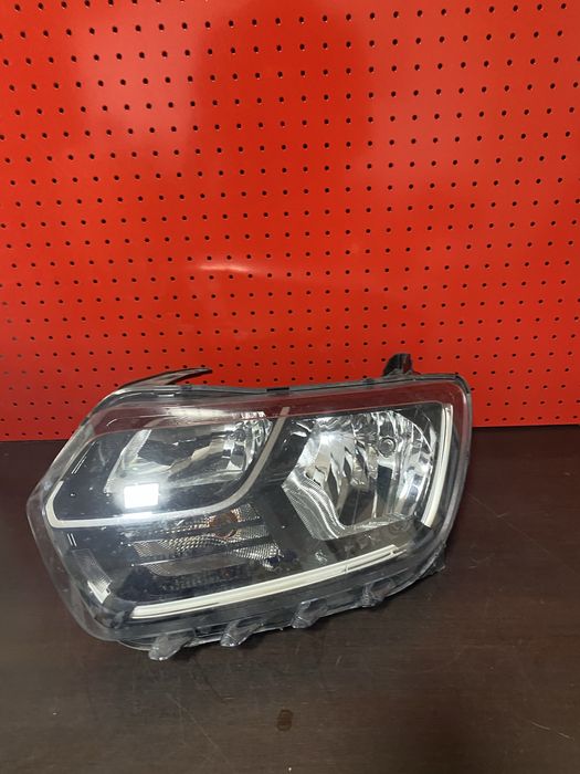 Far stanga halogen si led Dacia Duster HJD cu defect