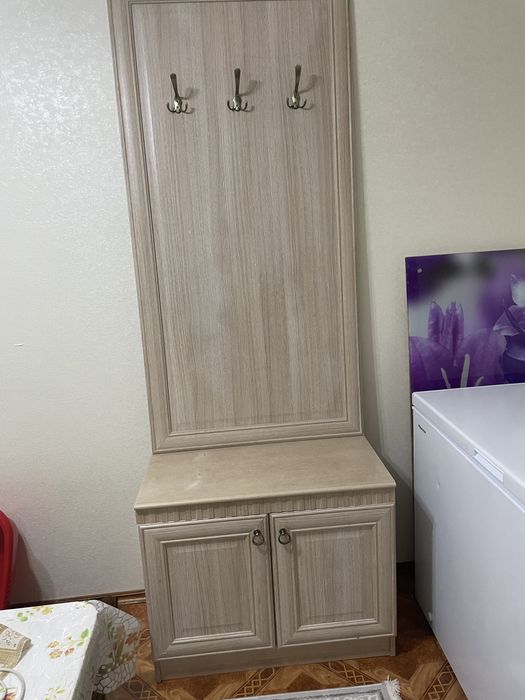 Вешалка с тумбой