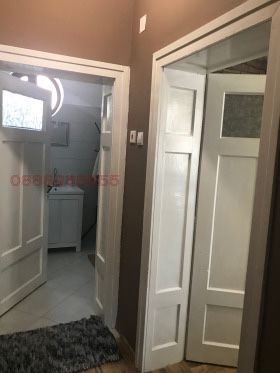 Къща с два жилищни и един призмен етаж в гр. Бяла Слатина