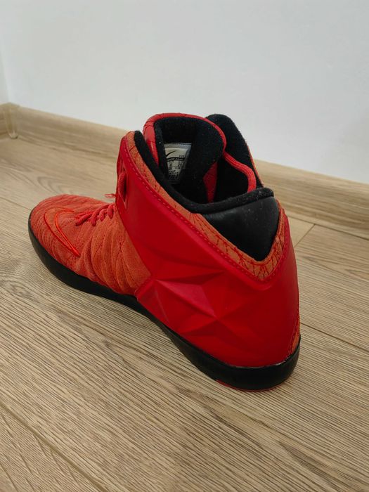 Обувки Nike LeBron