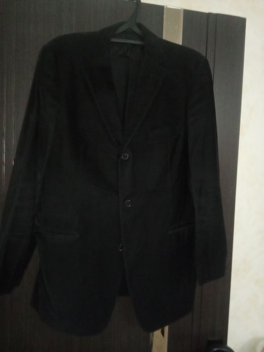 Костюм Giorgio Armani,  Hugo Boss, Mango.