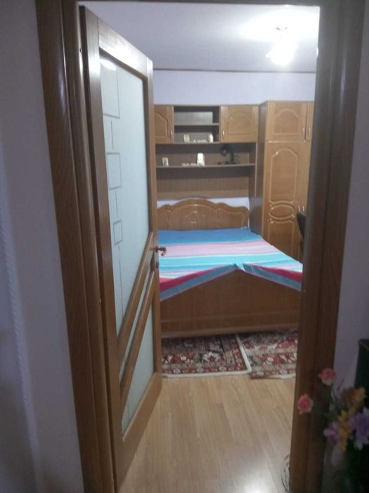 Piatra Neamt - Inchiriez camera din apartament la una sau doua eleve