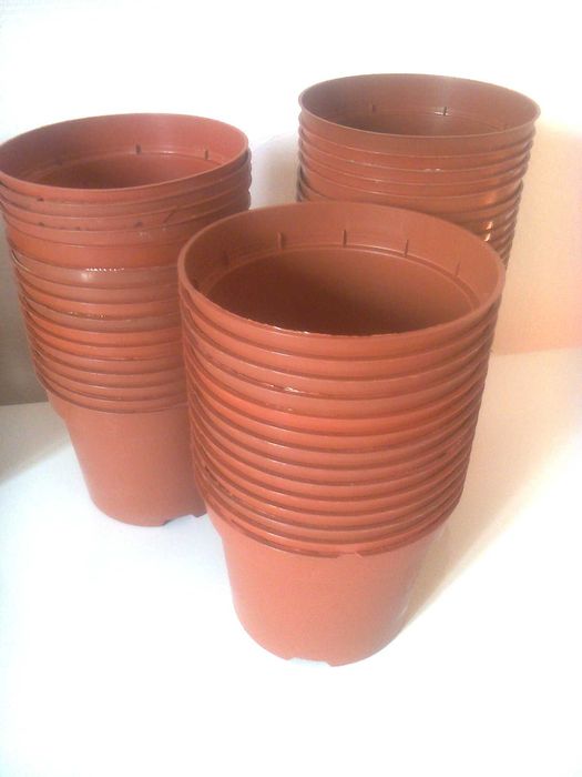 горшки для цветов обьем 0.5 л и 1л около 100 штук