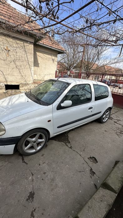 Renault clio 1.4 16v benzina