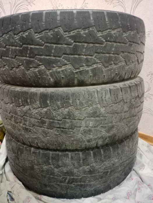 Шины б/у 3 шт.  265/70 R16